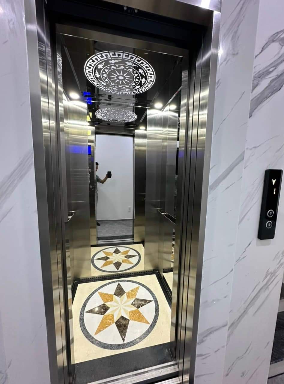 Cho thuê nhà mới, hai cửa đi, Đội Cấn, thang máy; vỉa hè 93m2* 5T- 31 Tr - Ảnh chính
